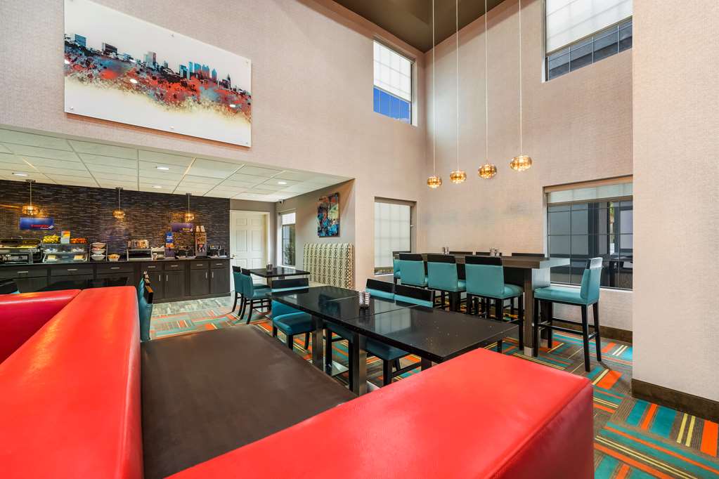 Best Western Bradbury Inn & Suites - photo 36