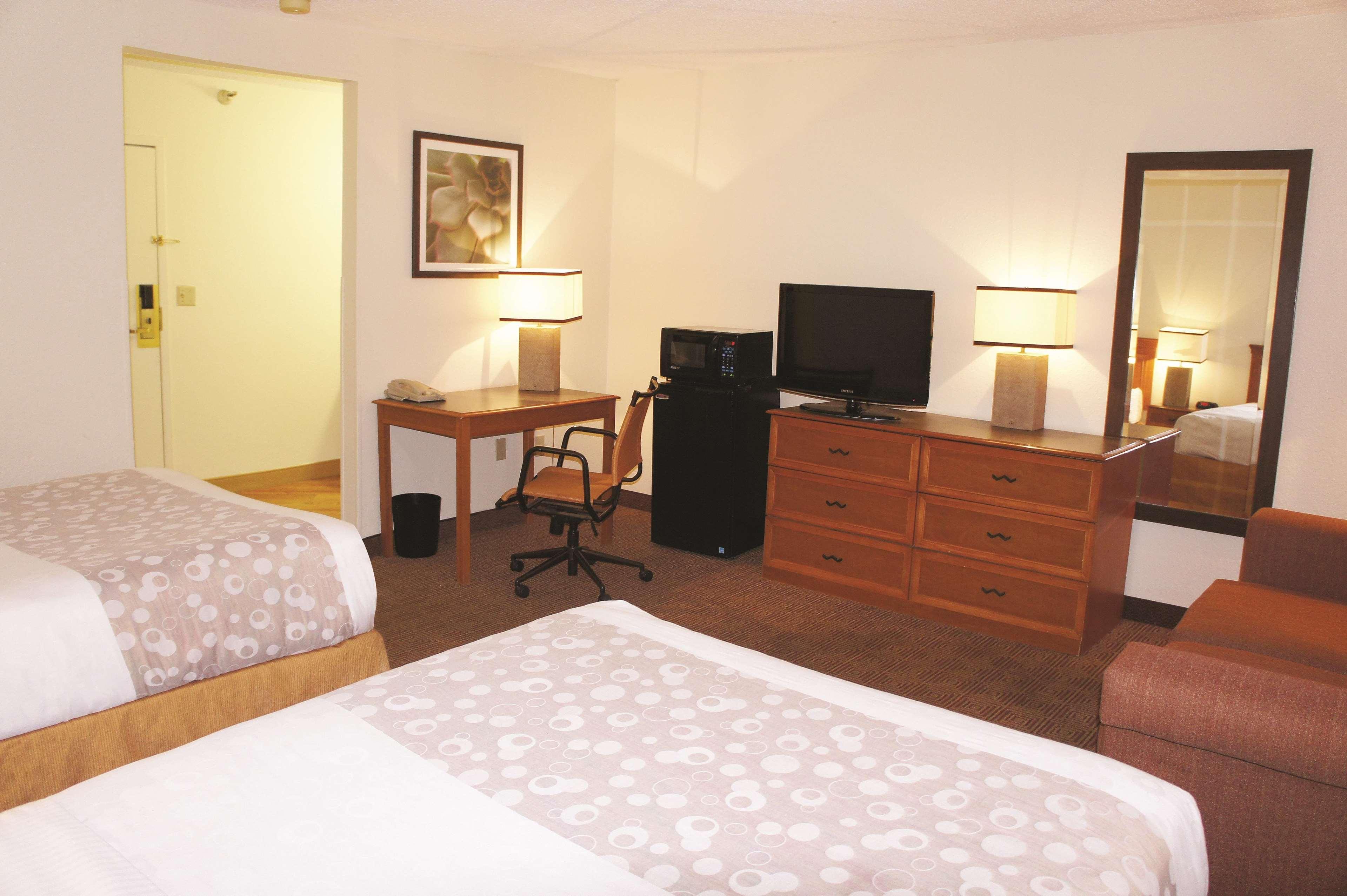 La Quinta Inn Kansas City North - photo 7