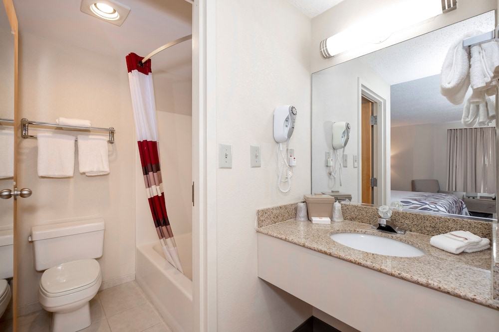 Red Roof Inn Clifton Park - photo 28