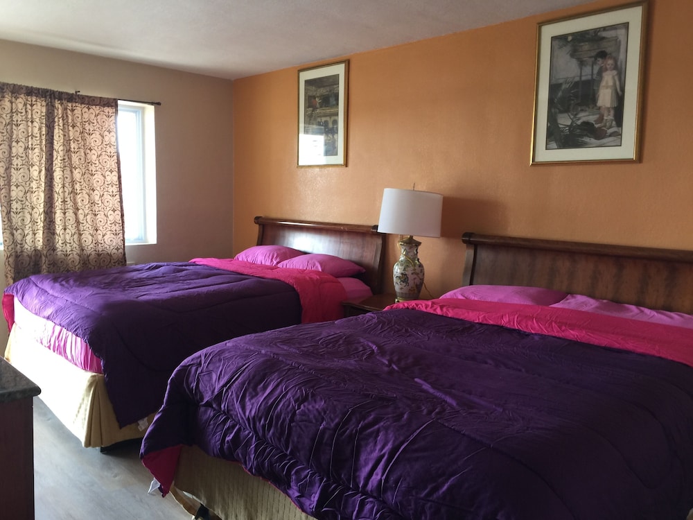 Pelican Inn and Suites - photo 7