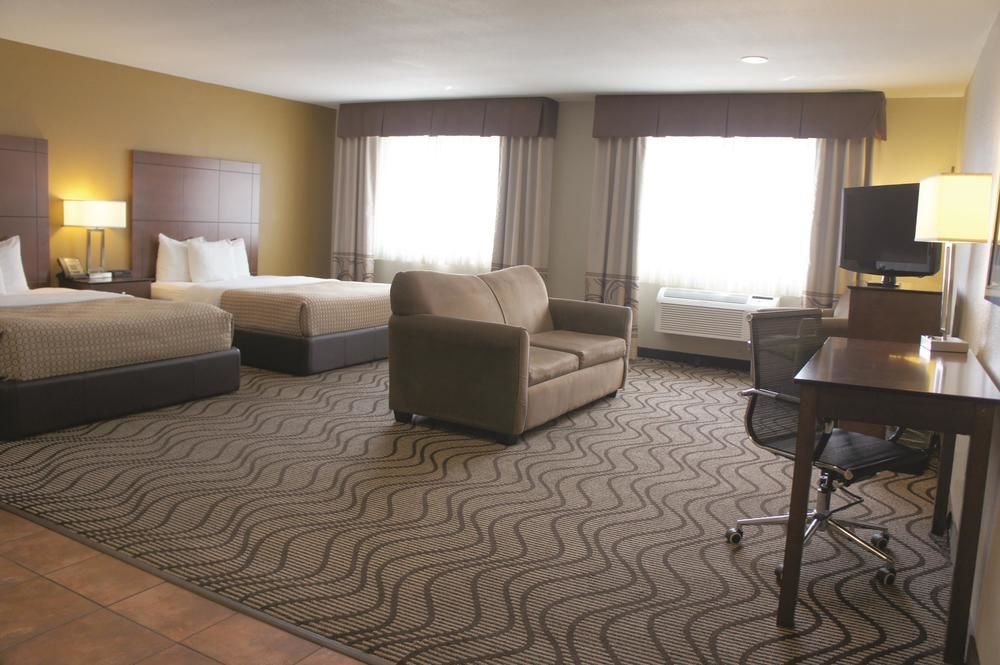 La Quinta Inn & Suites by Wyndham Castle Rock - photo 11