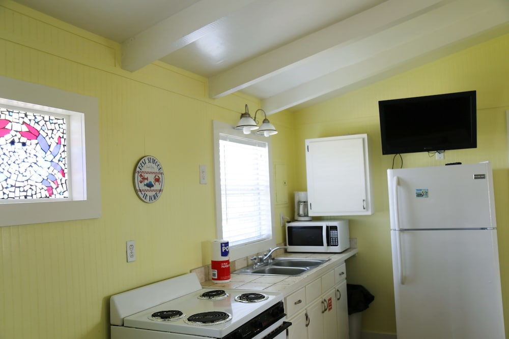 Blue Dolphin Inn and Cottages - photo 26