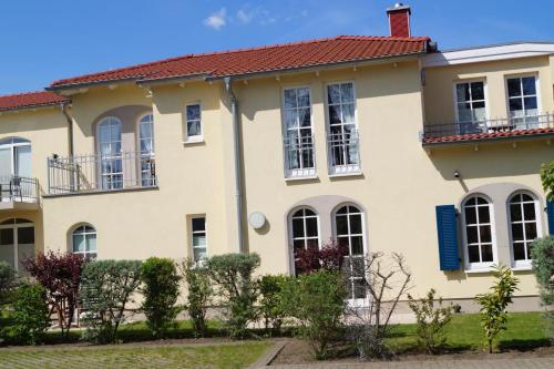 Villa Strandkuss — 4-Star Luxury Hotel in Ostseebad Kuehlungsborn, Germany