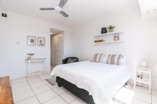Sea Point Secure Modern 1 Bedroom Apartment