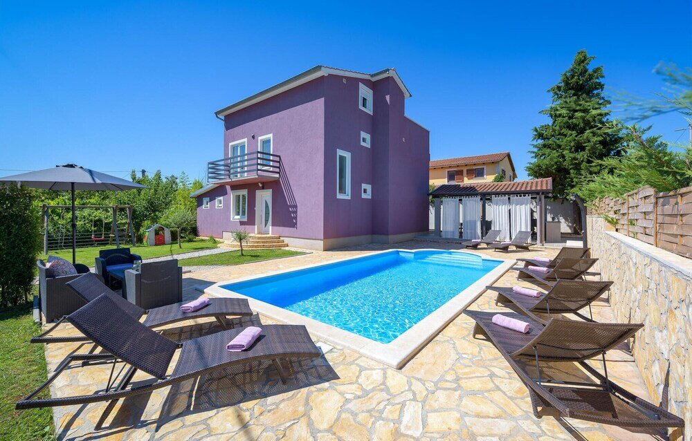 Holiday Home Perci 13 — 4-Star Luxury Hotel in Tar, Croatia