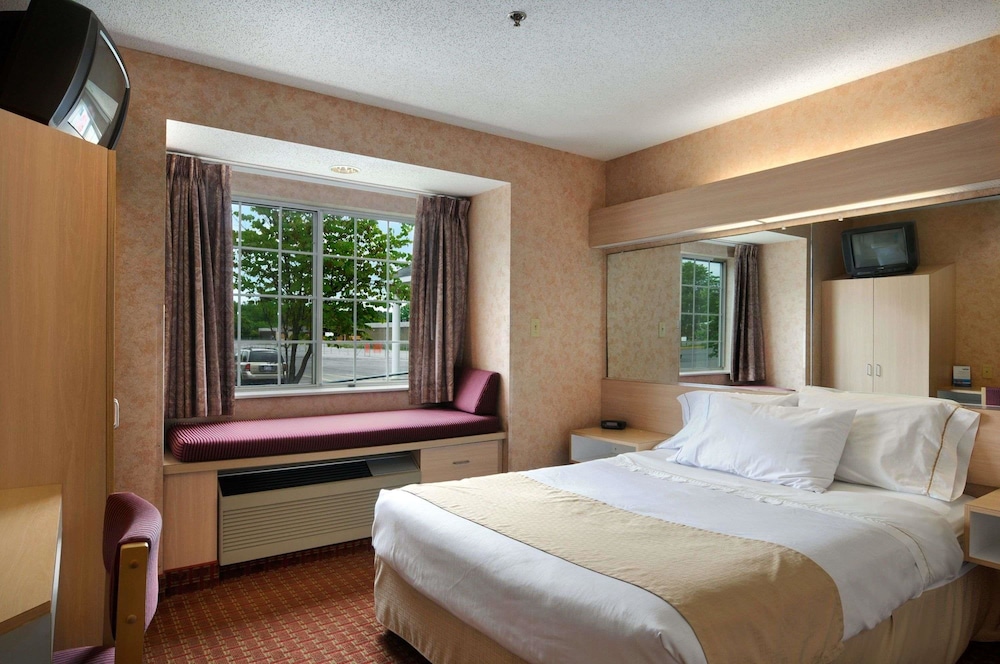Microtel Inn & Suites by Wyndham Baldwinsville Syracuse - photo 19