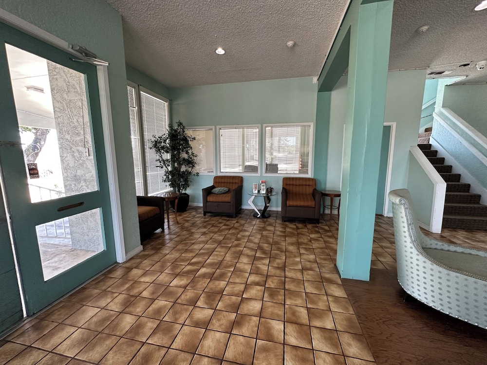 HillView Inn - photo 8