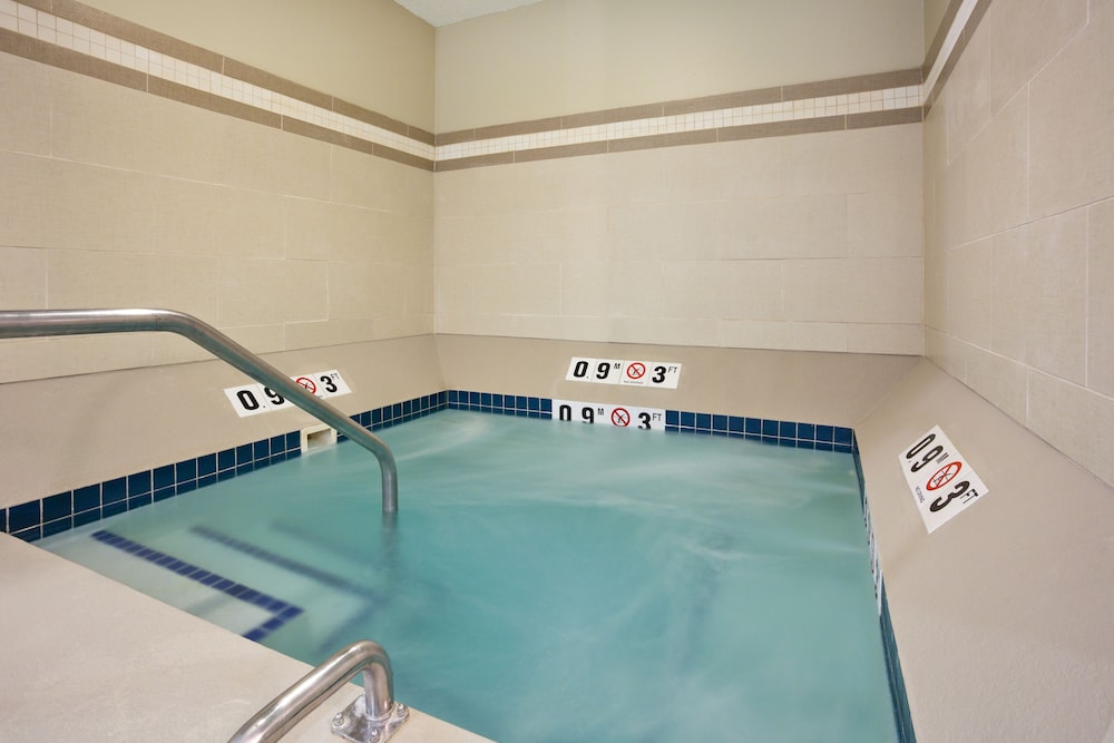 Holiday Inn Express Hotel & Suites St. Paul Woodbury by IHG - photo 59