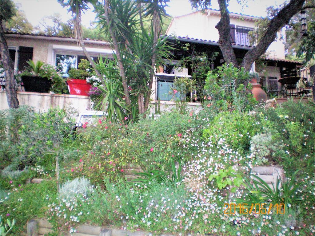 Au Jardin Des Couleurs — hotel in Pierrefeu-Du-Var