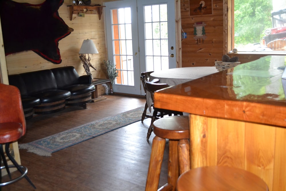 AJ's Lodge and Oven - photo 36