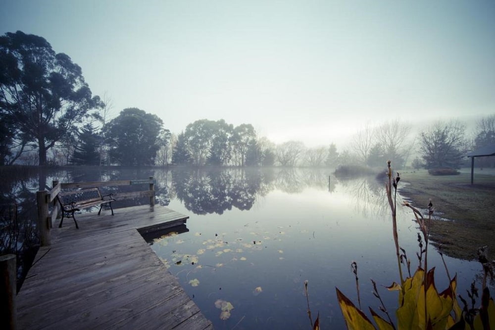 Sanctuary Park Cottages — 4-Star Luxury Hotel in Badger Creek, Australia