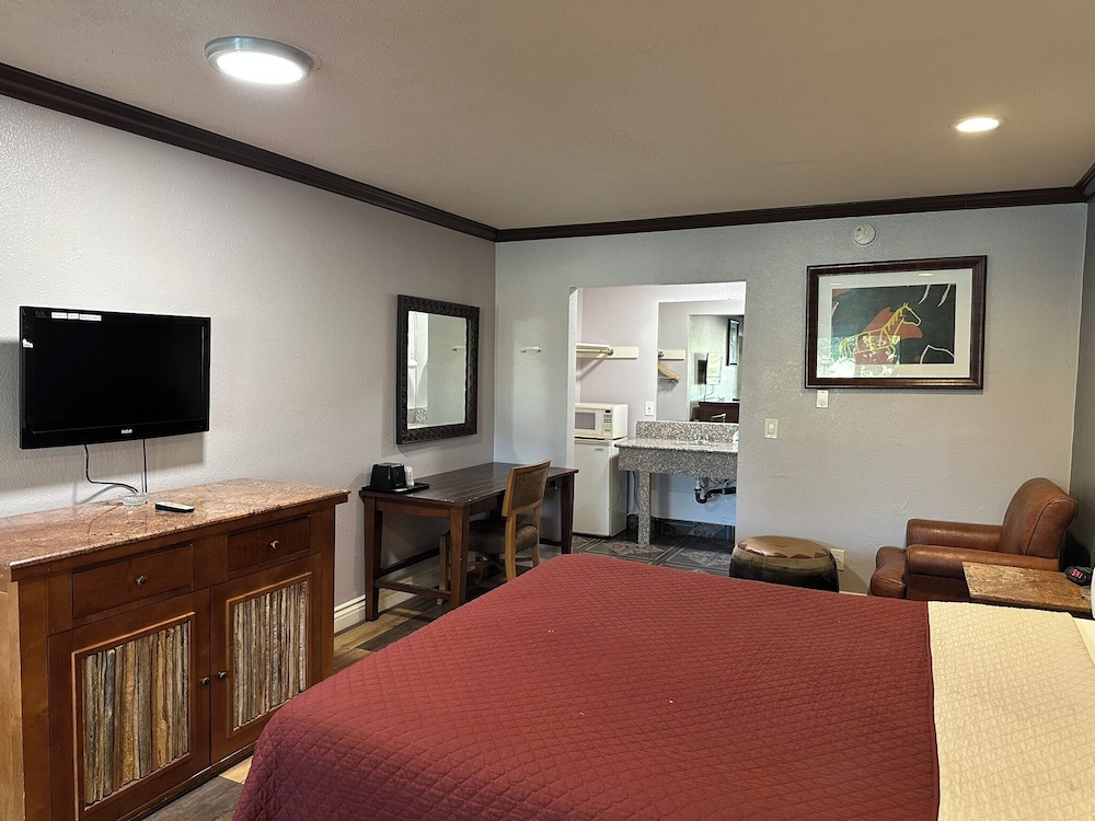 Americas Best Value Inn Corona - photo 25