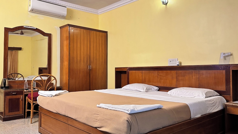 Sea Breeze Hotel — hotel in Seven Pagodas