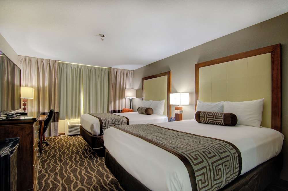 Westbridge Inn & Suites - photo 18