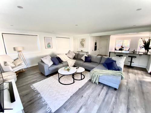 Relaxing 3 Bedroom House with 2 Bathrooms. — 4-Star Luxury Hotel in Katoomba, Australia