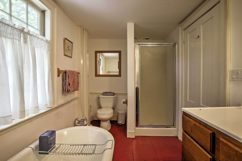 Historic Huntington Home Walk to Westfield River — 4-Star Luxury Hotel in Huntington, United States