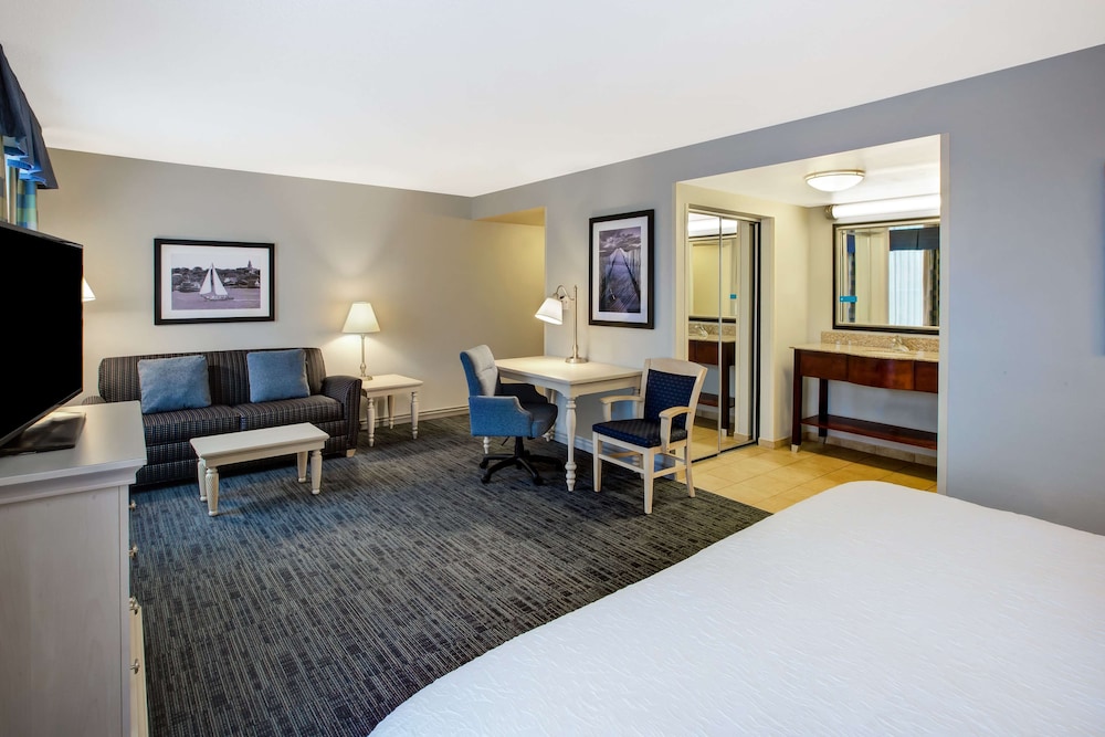 Hampton Inn & Suites Cape Cod West Yarmouth - photo 23