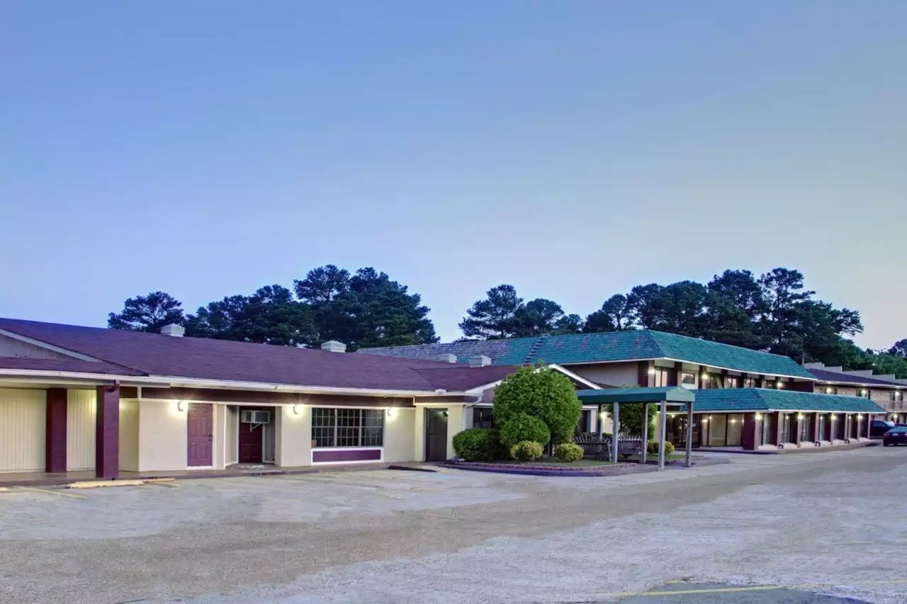 Econo Lodge & Conference Center - photo 3