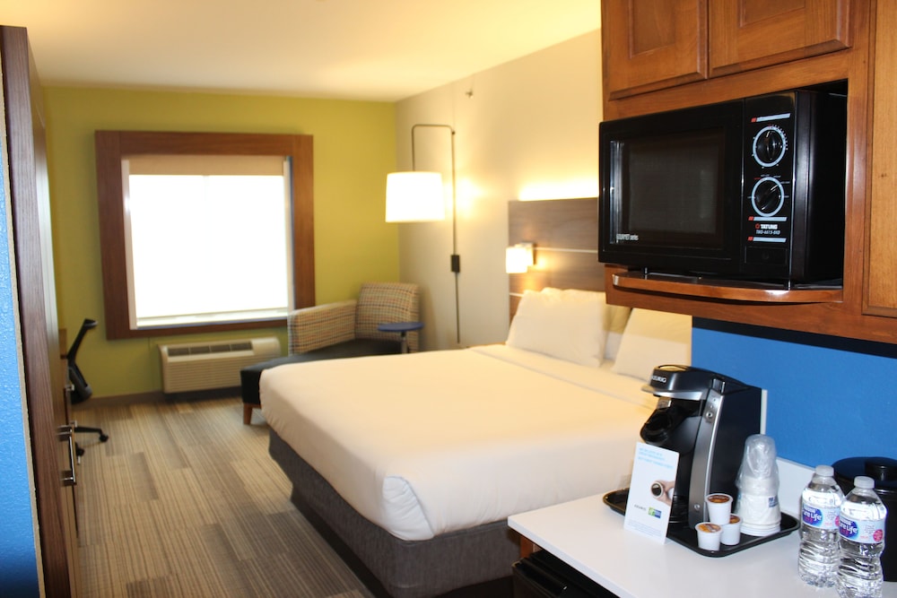 Holiday Inn Express & Suites Mansfield by IHG - photo 10
