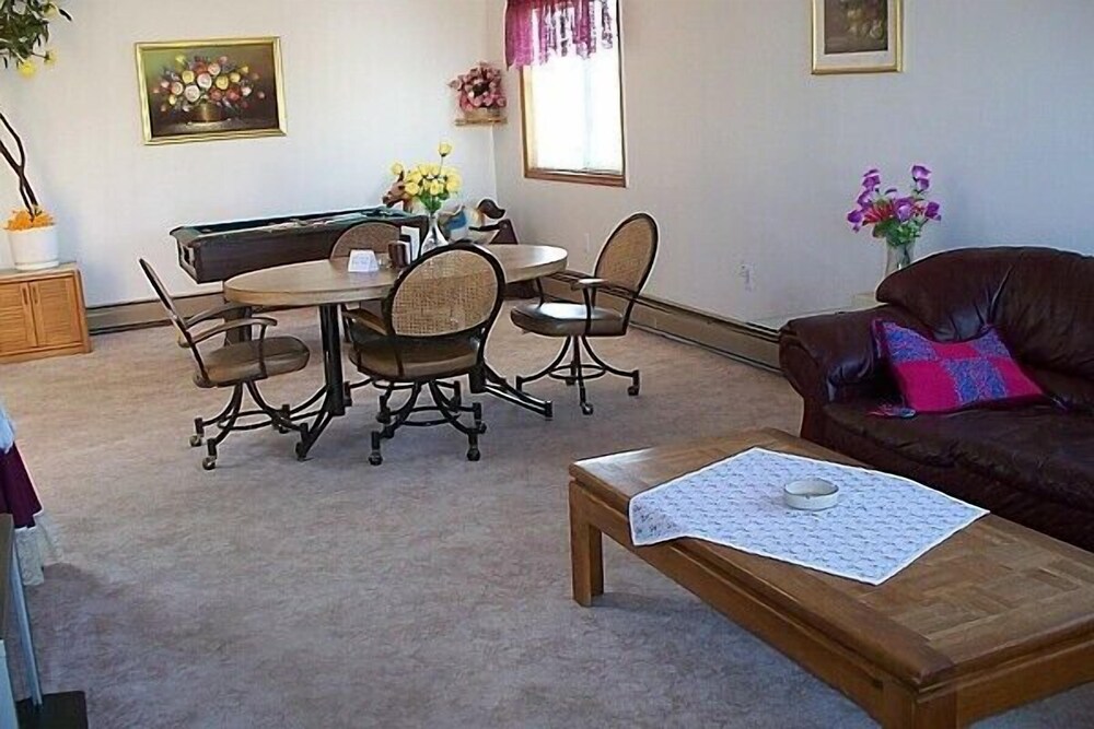 Aquarius Arms Motel - photo 17