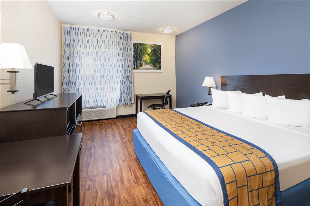 Days Inn by Wyndham Macon I 75 North - photo 13