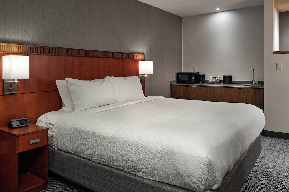 Courtyard by Marriott Medford Airport - photo 26