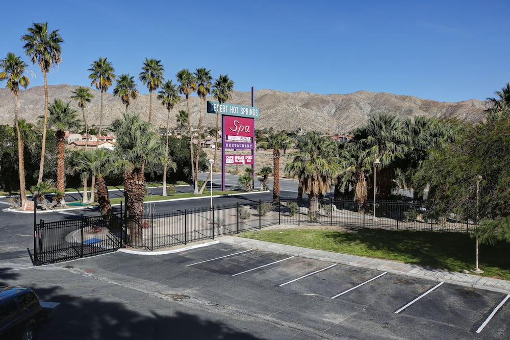 Desert Hot Springs Spa Hotel - photo 35