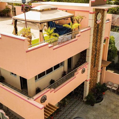 Queenslander Hotel and Restaurant in Alaminos, Philippines