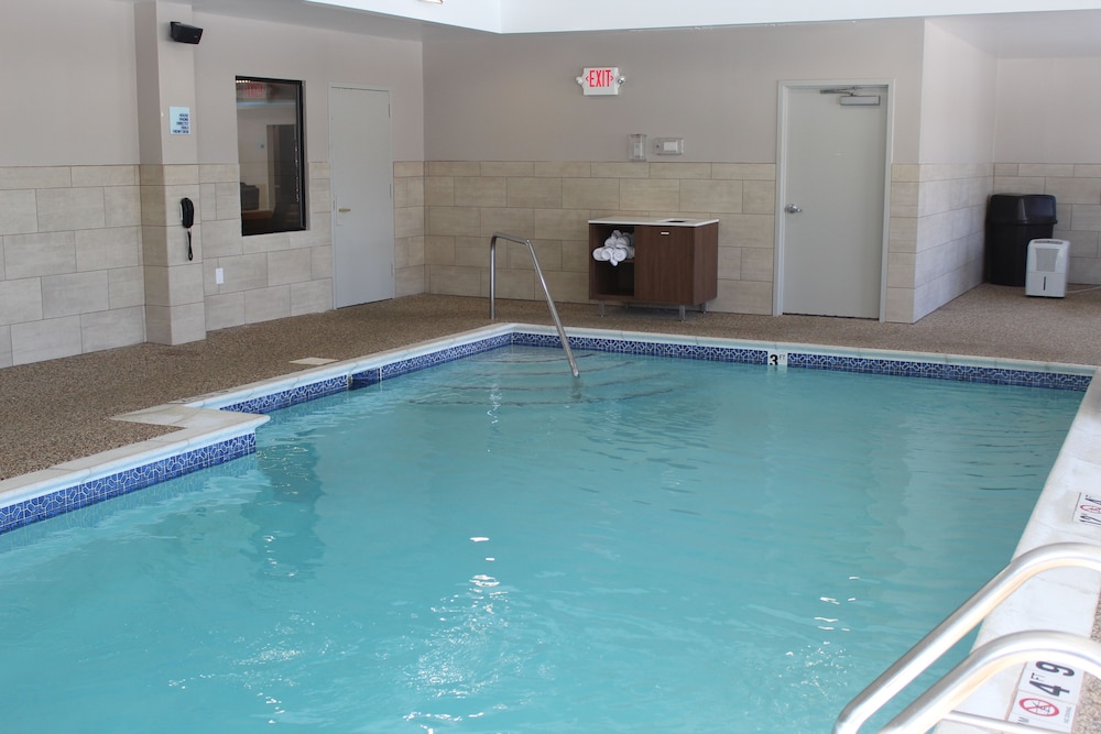 Holiday Inn Express & Suites Bradley Airport by IHG - photo 6