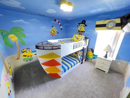 Magical Lakeview 4 Master Suites Pool Hot Tub BBQ Home Theater 2 Miles Disney — 4-Star Luxury Hotel in Orlando, United States