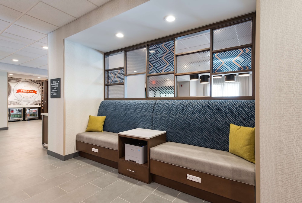 Hampton Inn Niles - photo 4