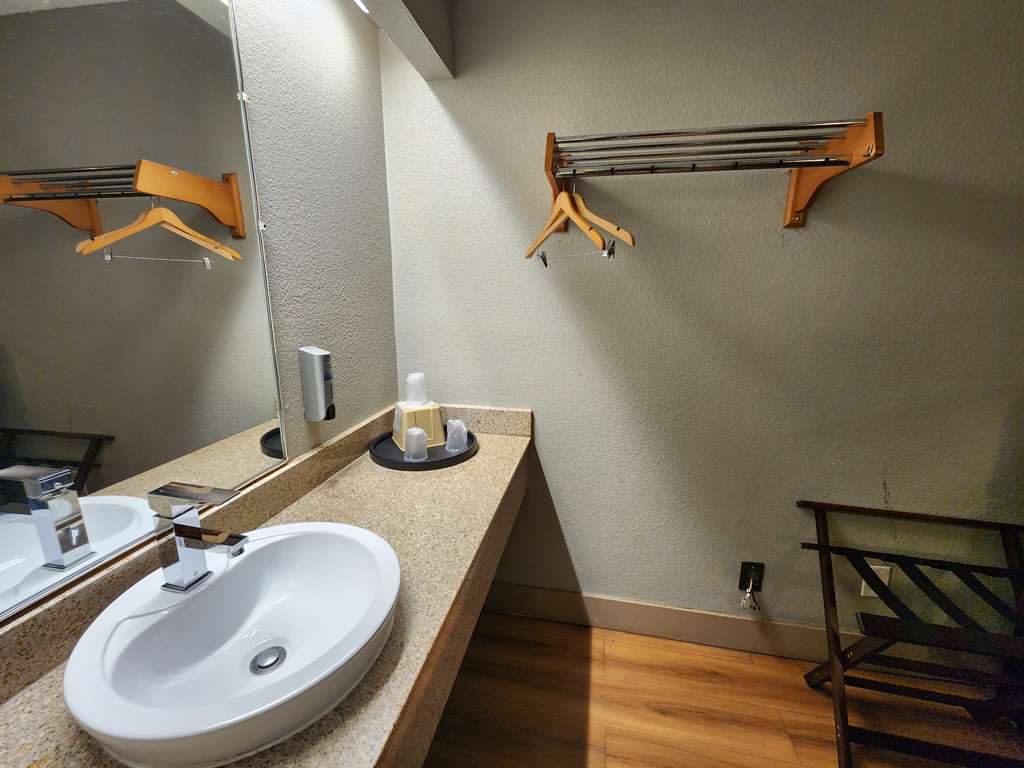 Americas Best Value Inn & Suites Little Rock at Scott Hamilton Dr - photo 29