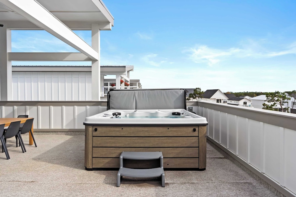 Sea Dweller by Avantstay Rooftop Spa Gulf View Golf Cart Pool - photo 44