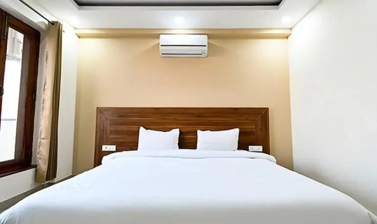 Oyo 82311 Hotel Holy House