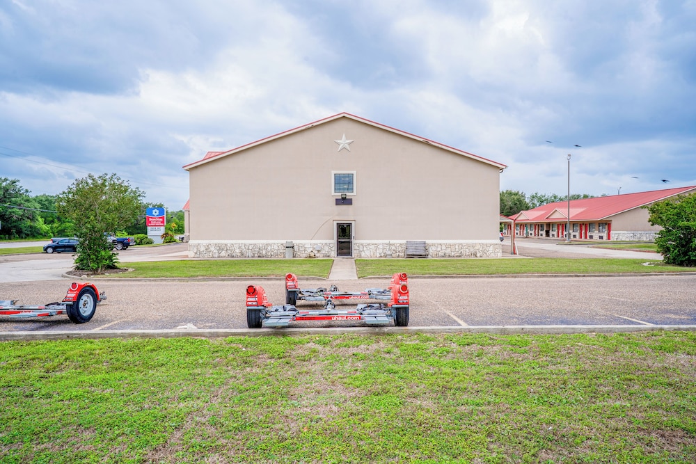 Texan Inn By Oyo Beeville Us 181 - photo 99