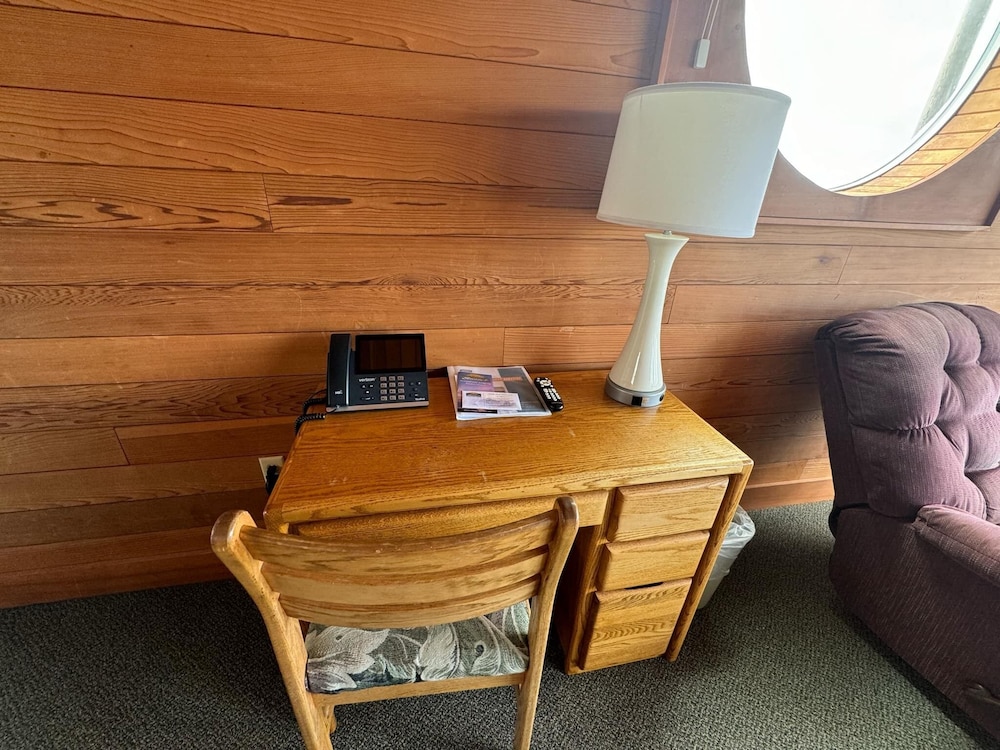 Sunset Oceanfront Lodging - photo 26