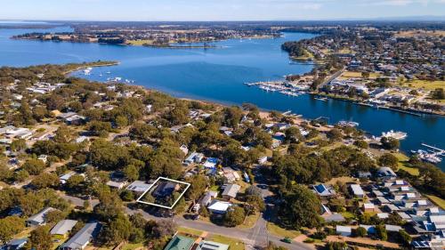 Neptune - carbon neutral hotel in Paynesville