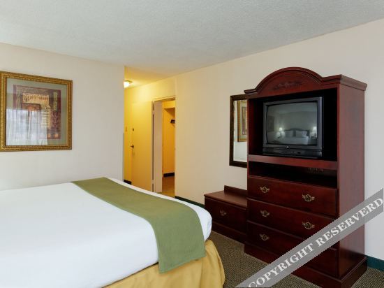 Express & Suites Huntsville University Drive - photo 15