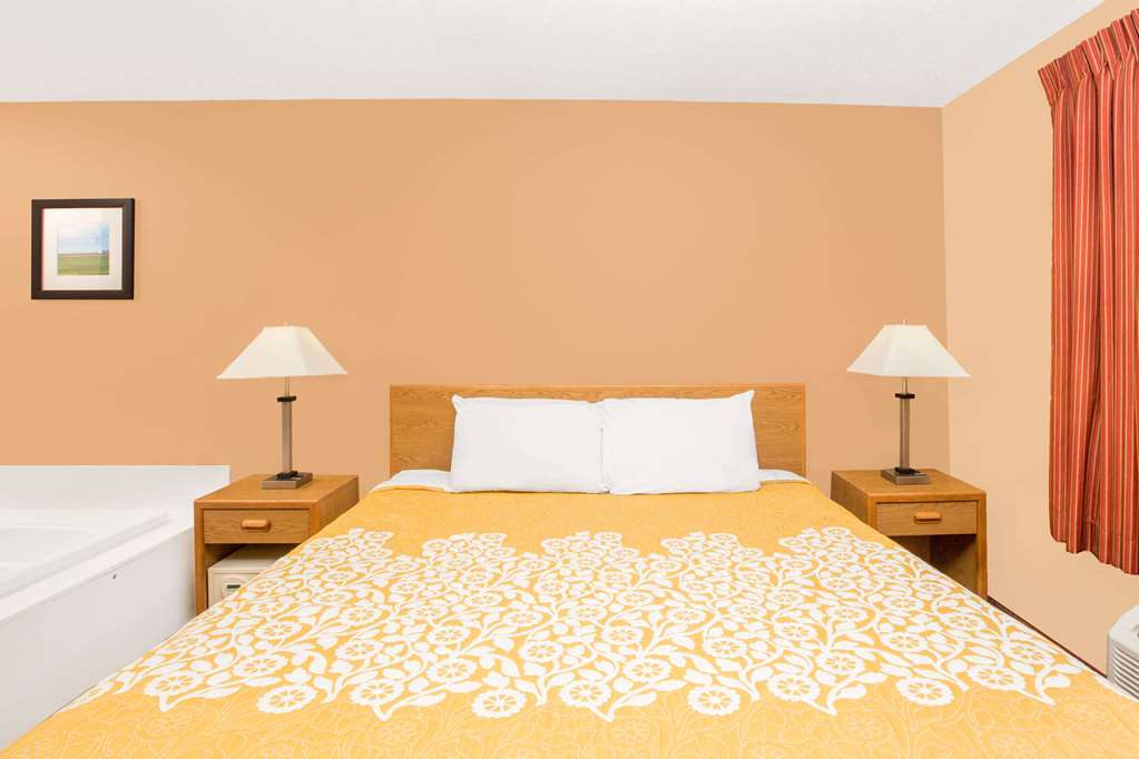 Days Inn by Wyndham Worthington - photo 11