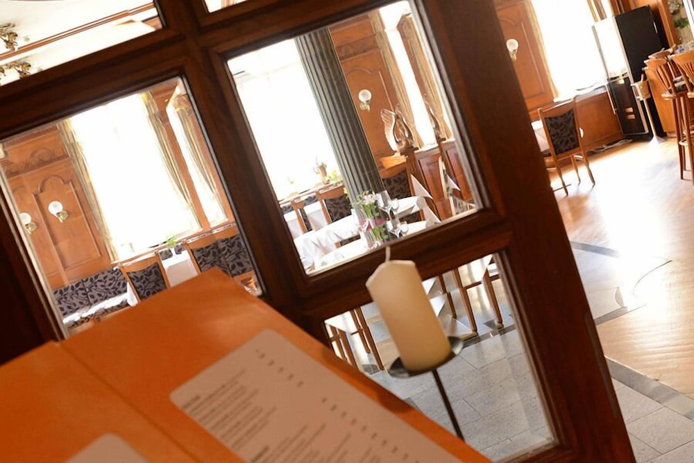 Hotel Drei Schwanen Ristorante Due Fratelli — hotel in Hohenstein-Ernstthal