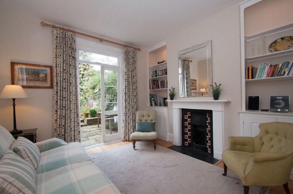 Veeve City Cottage — 4-Star Luxury Hotel in London, United Kingdom