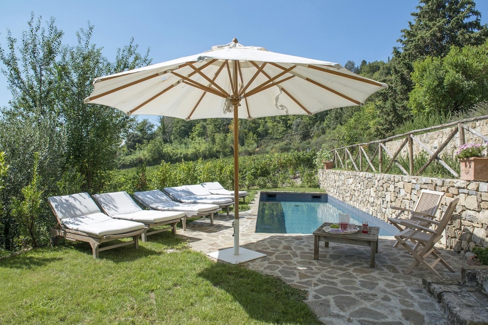 Villa Delle Upupe 8 Emma Villas — 4-Star Luxury Hotel in Castellina In Chianti, Italy