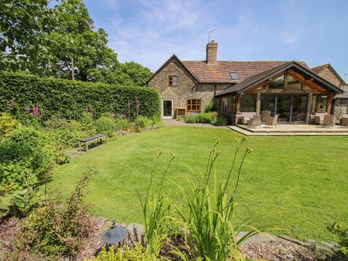 The Old Farmhouse — 5-Star Luxury Hotel in Craven Arms, United Kingdom