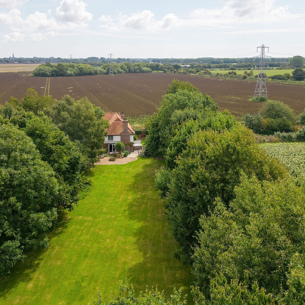 Tranquil Luxe in Country Cottage — Bosham — photo 5