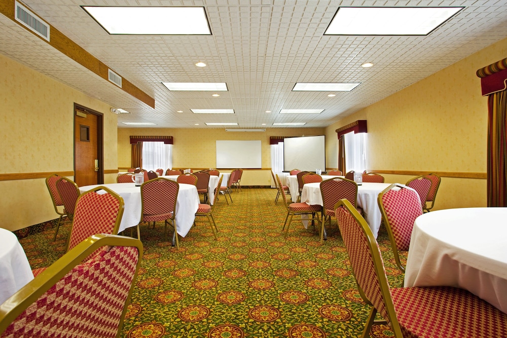 Candlewood Suites Grand Rapids Airport by IHG - photo 21