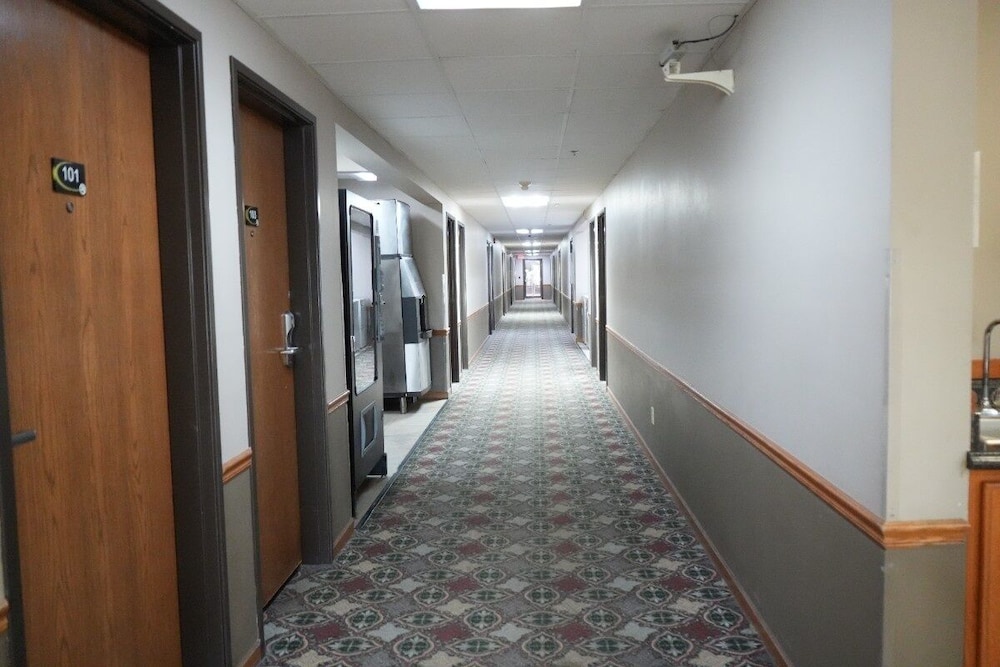 Watseka 24 Inn & Suites - photo 38