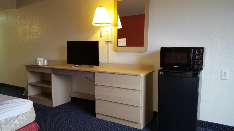 Red Carpet Inn - last minute hotel in Gibbstown