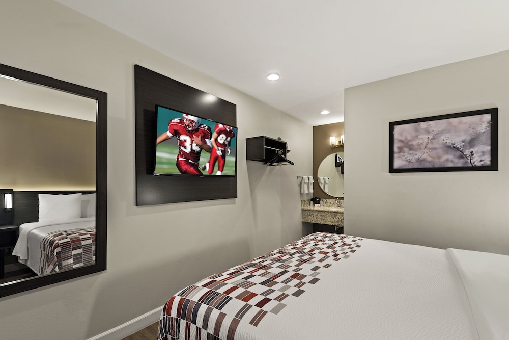 Red Roof Inn Carson Wilmington CA - photo 12