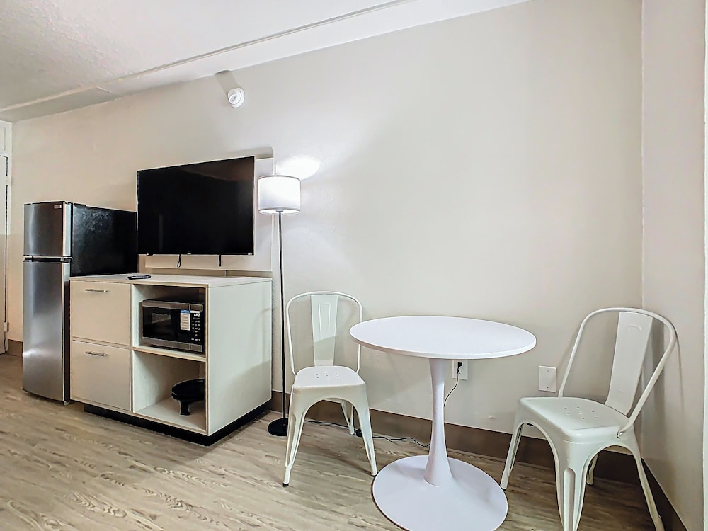 Quality Inn Davenport Maingate South - photo 18
