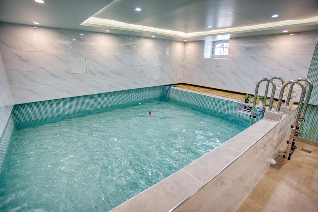 Hotel de Luxe Particulier Hammam Sauna Gym Perche — 4-Star Luxury Hotel in Tourouvre, France